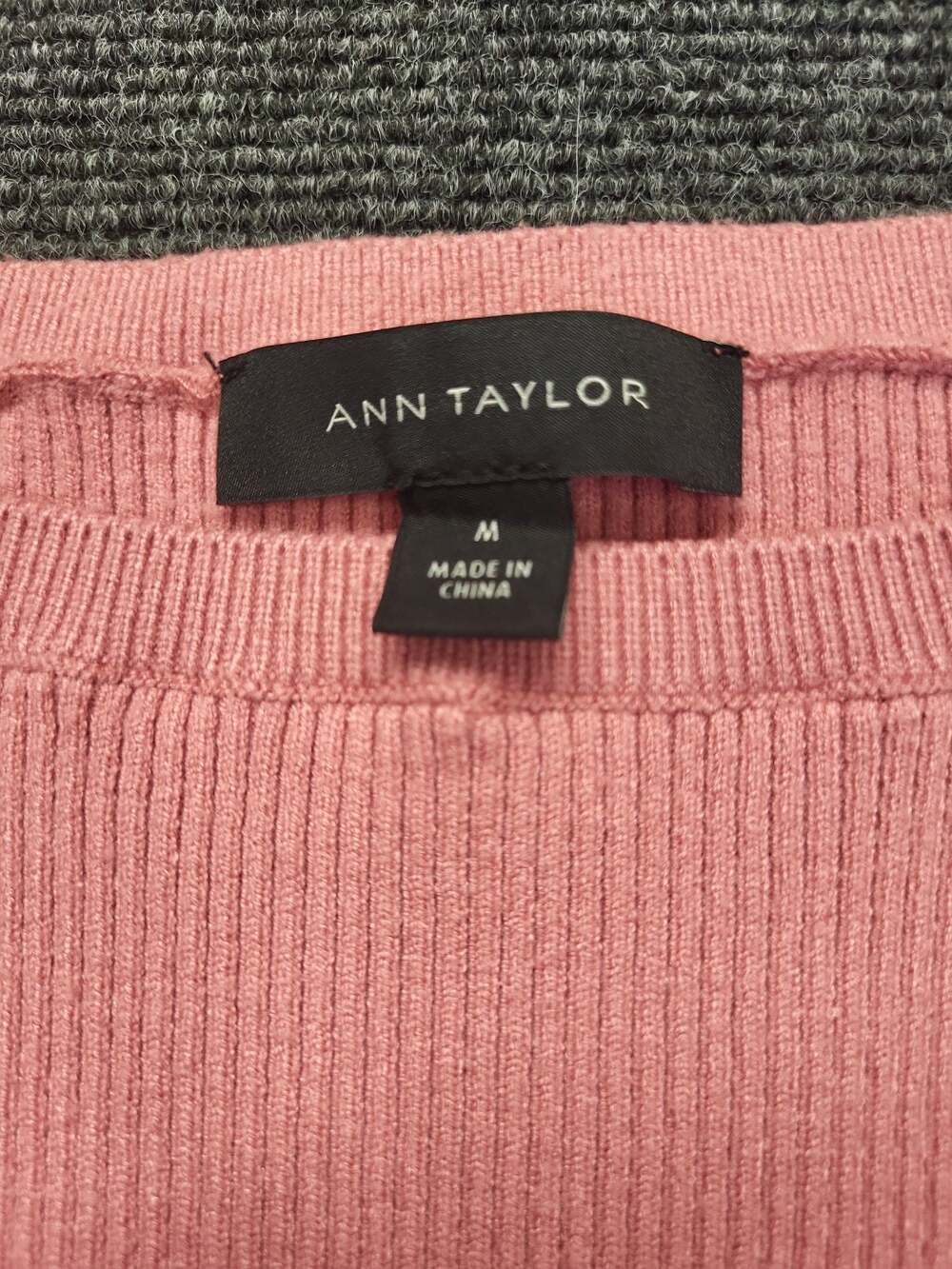 Ann Taylor Women's Pink Ribbed Knit Sweater with Pearl Button Cuffs Size M - Picture 3 of 3